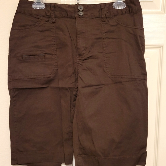 New Brown Size 6 Shorts with pockets - St. John's Bay Shorts - Picture 2 of 4